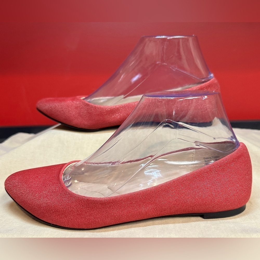 Coach and Four Red Ballet Flats with Silver Metallic Threads Women’s Size 6.5